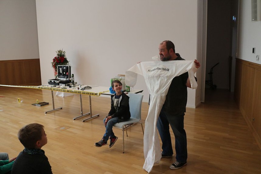 Spurensicherung in der Stadtbibliothek