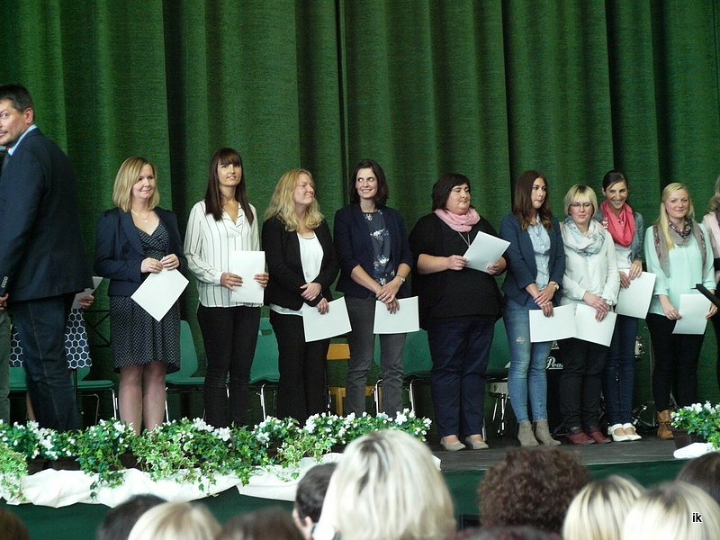 Verbeamtung von &uuml;beer 350 Lehrerinnen und Lehrern