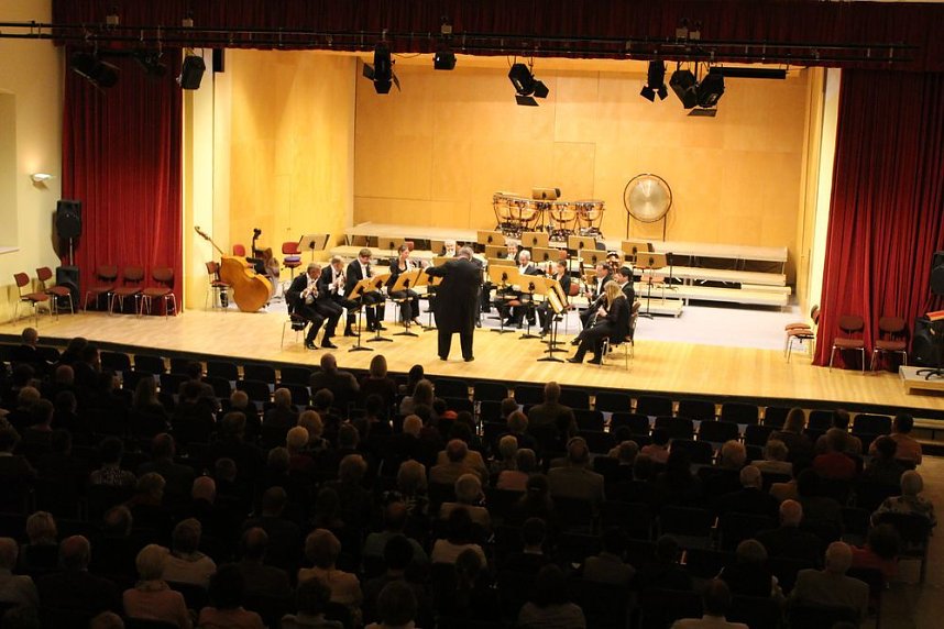 Furioser Start mit "kleiner Bestzung"