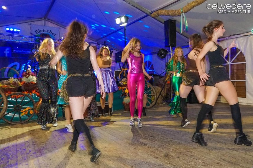 Kirmestanz im Samstagabend