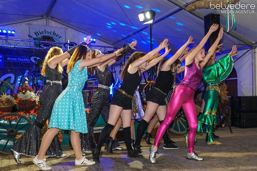 Kirmestanz im Samstagabend