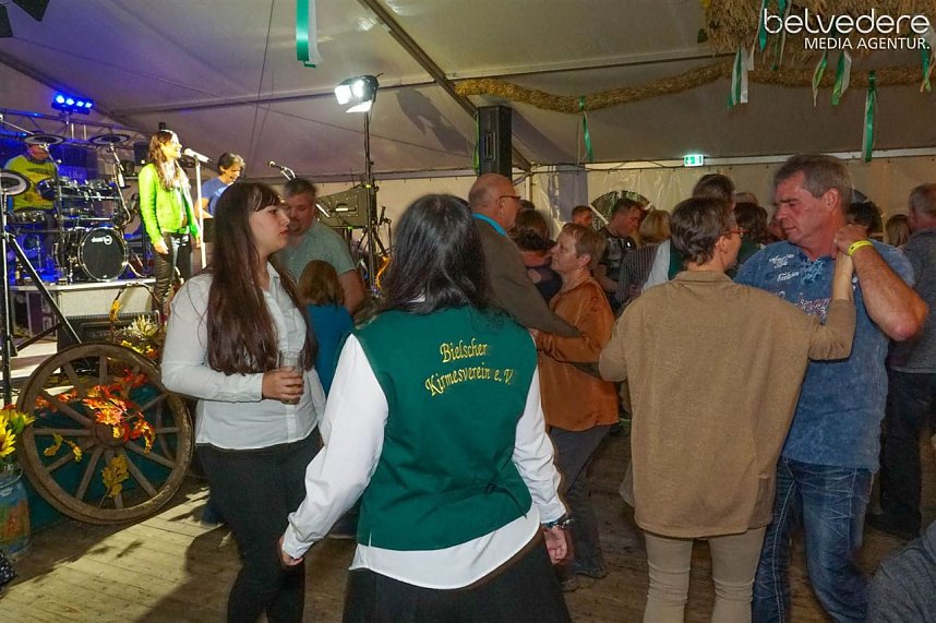 Kirmestanz im Samstagabend