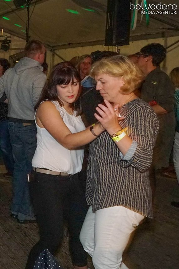 Kirmestanz im Samstagabend