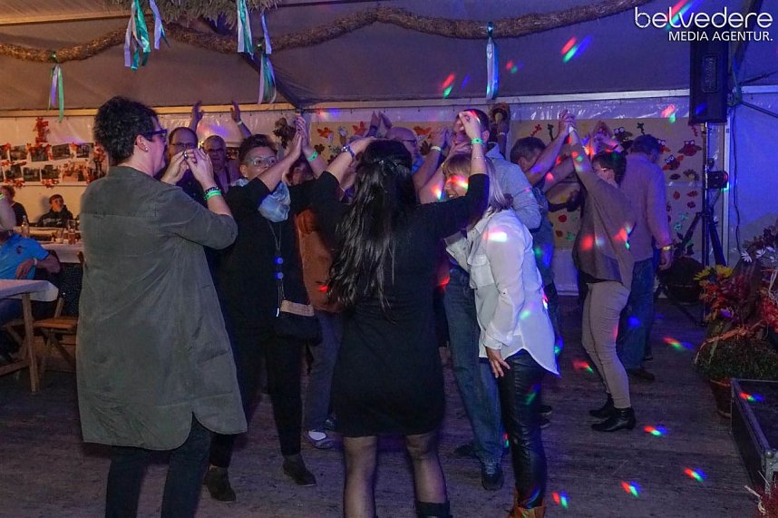Kirmestanz im Samstagabend