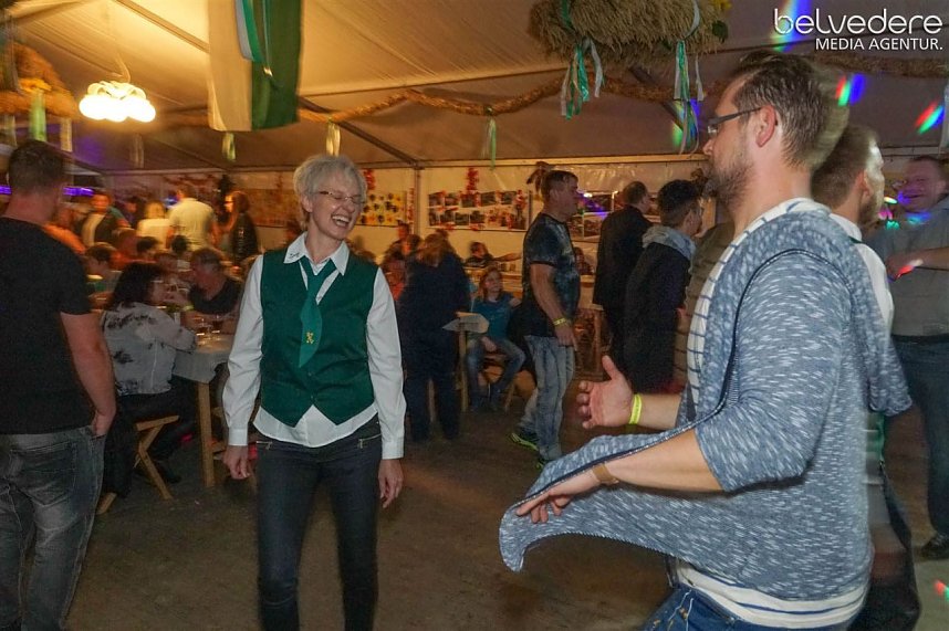 Kirmestanz im Samstagabend