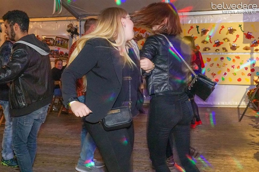 Kirmestanz im Samstagabend