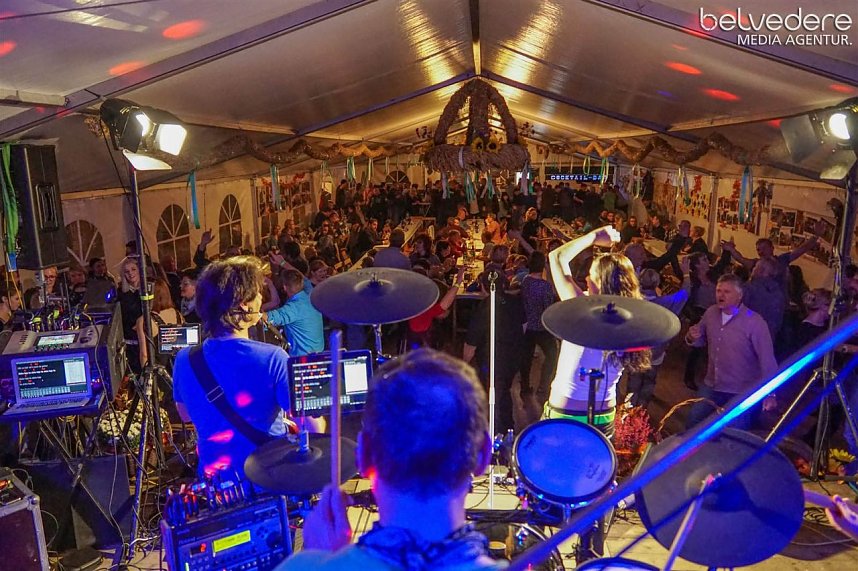 Kirmestanz im Samstagabend