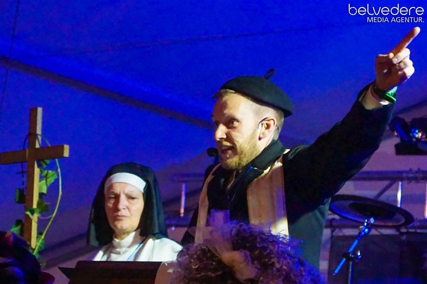 Kirmestanz im Samstagabend