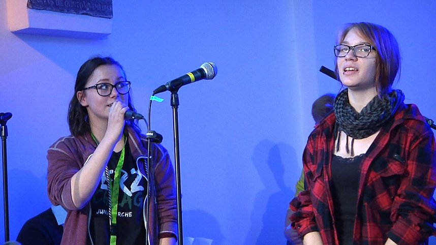 Junge Christen &uuml;bernehmen in der Altendorfer Kirche