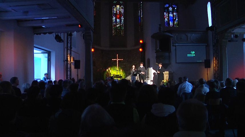 Junge Christen &uuml;bernehmen in der Altendorfer Kirche