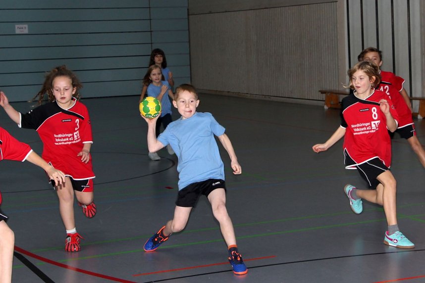 Handball Nachwuchs - der erste Sieg der Saison geht an Petersdorf