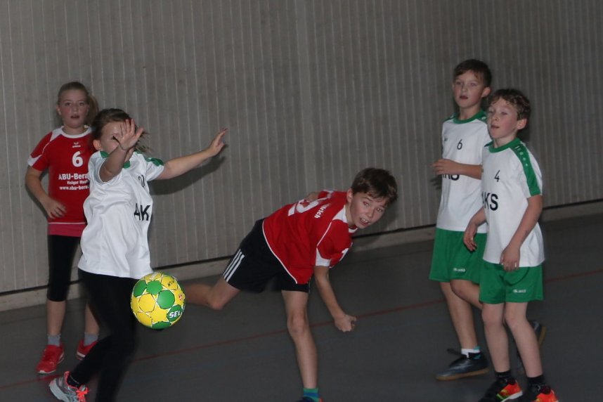 Handball Nachwuchs - der erste Sieg der Saison geht an Petersdorf