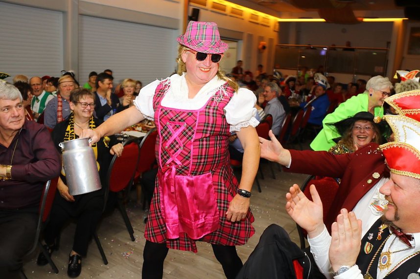 Ausgelassene Stimmung in der Festhalle