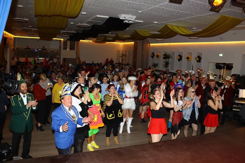 Ausgelassene Stimmung in der Festhalle