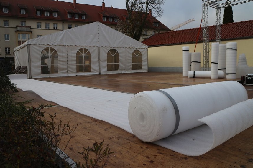Eislaufen mitten in Nordhausen - morgen wird die Eisbahn vor der Marktpassage er&ouml;ffnet