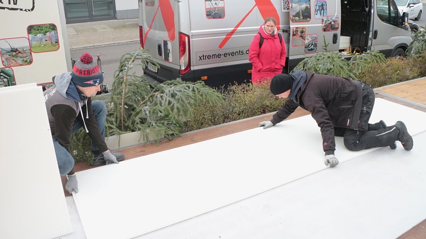 Eislaufen mitten in Nordhausen - morgen wird die Eisbahn vor der Marktpassage er&ouml;ffnet