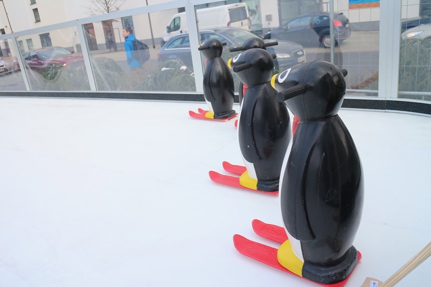 Weihnachtsmarkt und Eislaufbahn er&ouml;ffnet