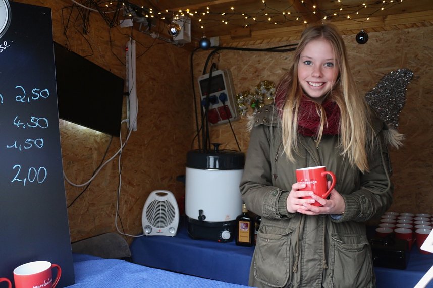 Weihnachtsmarkt und Eislaufbahn er&ouml;ffnet