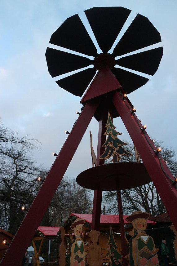 Weihnachtsmarkt und Eislaufbahn er&ouml;ffnet
