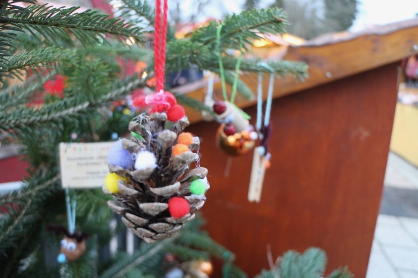 Weihnachtsmarkt und Eislaufbahn er&ouml;ffnet