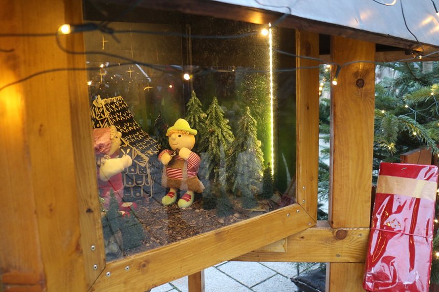 Weihnachtsmarkt und Eislaufbahn er&ouml;ffnet