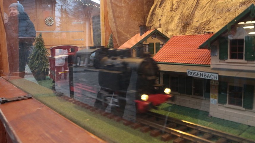 Weihnachtsmarkt und Eislaufbahn er&ouml;ffnet