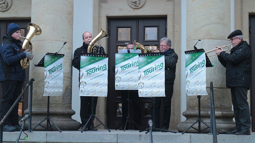 Weihnachtsmarkt und Eislaufbahn er&ouml;ffnet