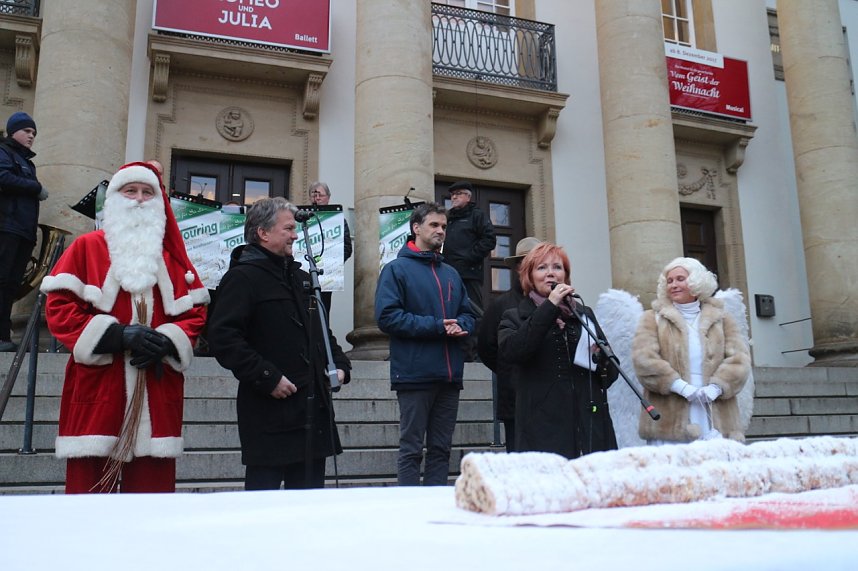 Weihnachtsmarkt und Eislaufbahn er&ouml;ffnet