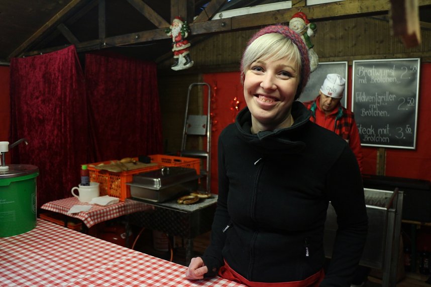 Weihnachtsmarkt und Eislaufbahn er&ouml;ffnet