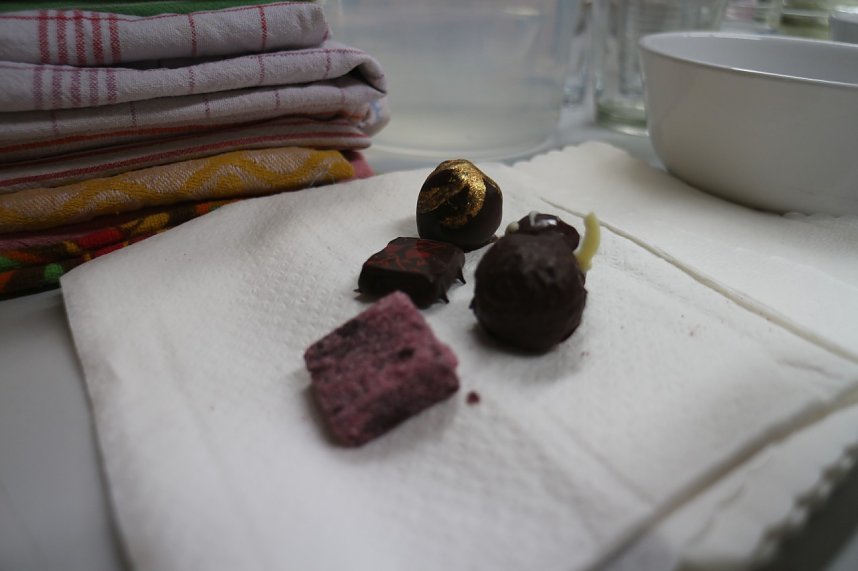 Backen, Basteln, B&auml;ume schm&uuml;cken - an der Jugendkunstschule und im Weltladen konnte man das heute selbst machen