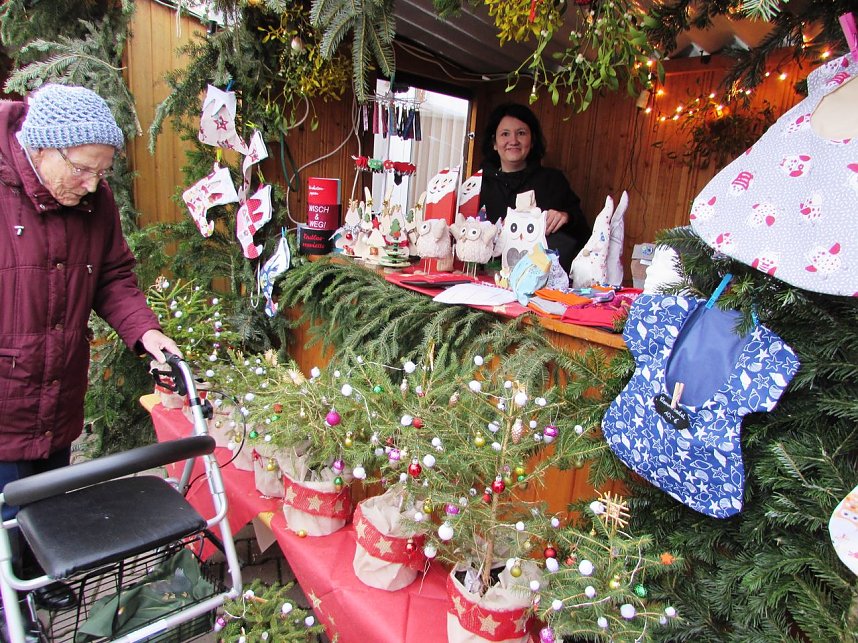 Gl&uuml;hweinmarkt im Seniorenzentrum