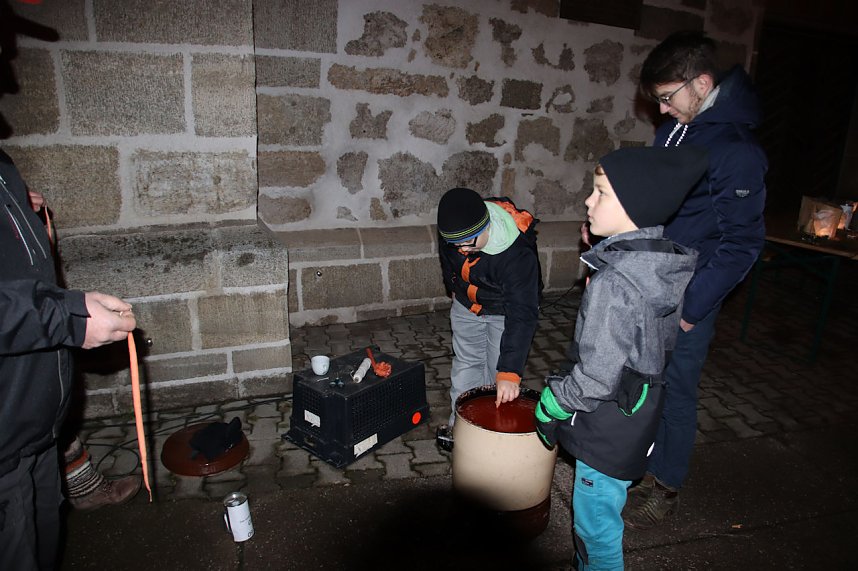 Am Theater und an der Kirche