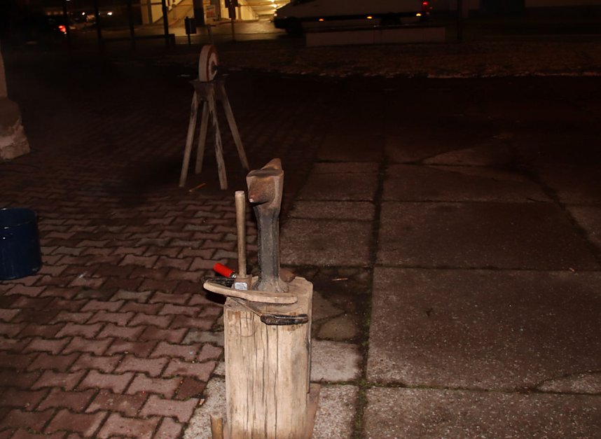 Am Theater und an der Kirche