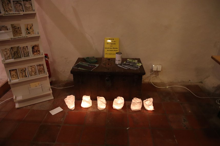 Am Theater und an der Kirche