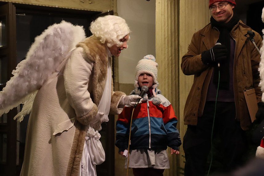 Am Theater und an der Kirche