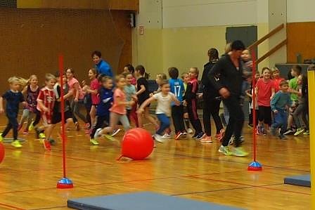 Nikolaus Spielfest der 1. Klassen