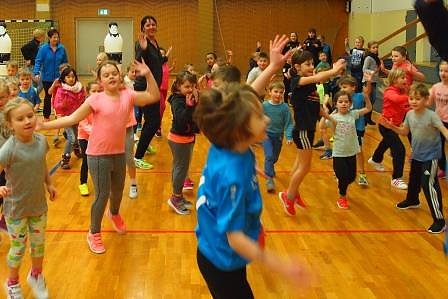 Nikolaus Spielfest der 1. Klassen