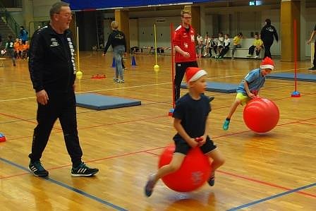 Nikolaus Spielfest der 1. Klassen