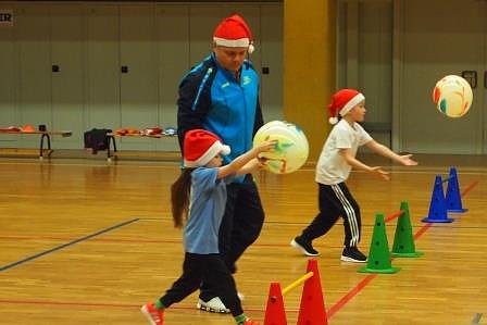 Nikolaus Spielfest der 1. Klassen