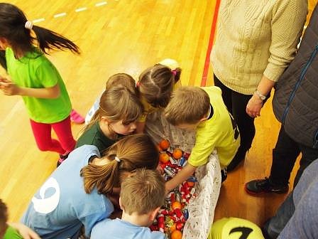 Nikolaus Spielfest der 1. Klassen