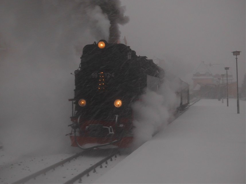 Abfahrt im Schneetreiben