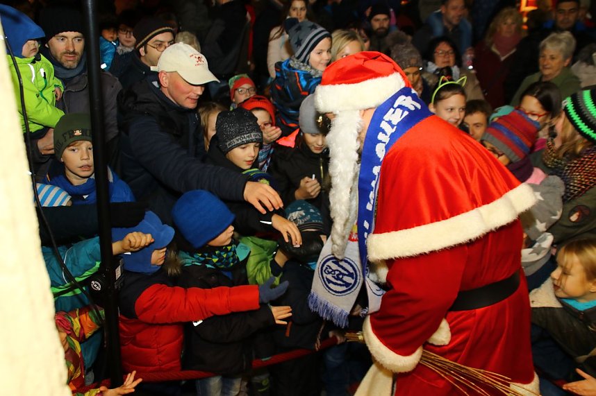 Wacker singt Weihnachtslieder