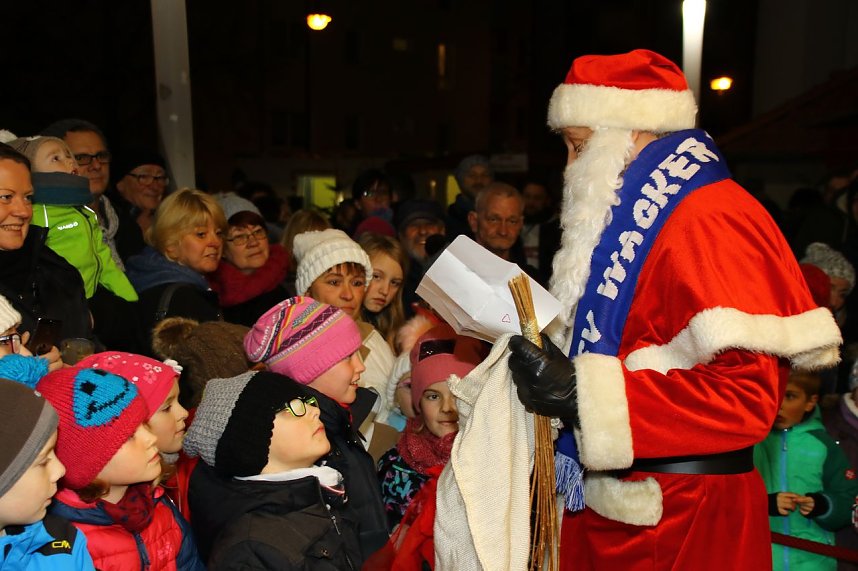 Wacker singt Weihnachtslieder