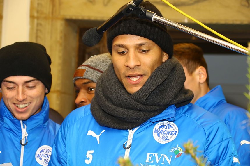 Wacker singt Weihnachtslieder