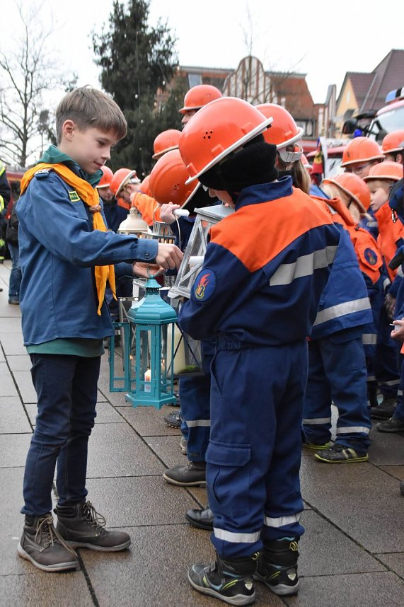 Friedenslicht verteilt