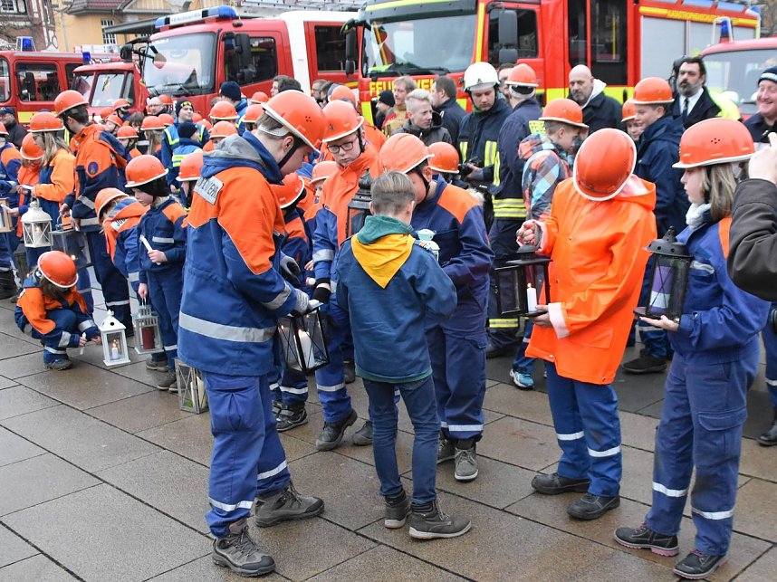 Friedenslicht verteilt