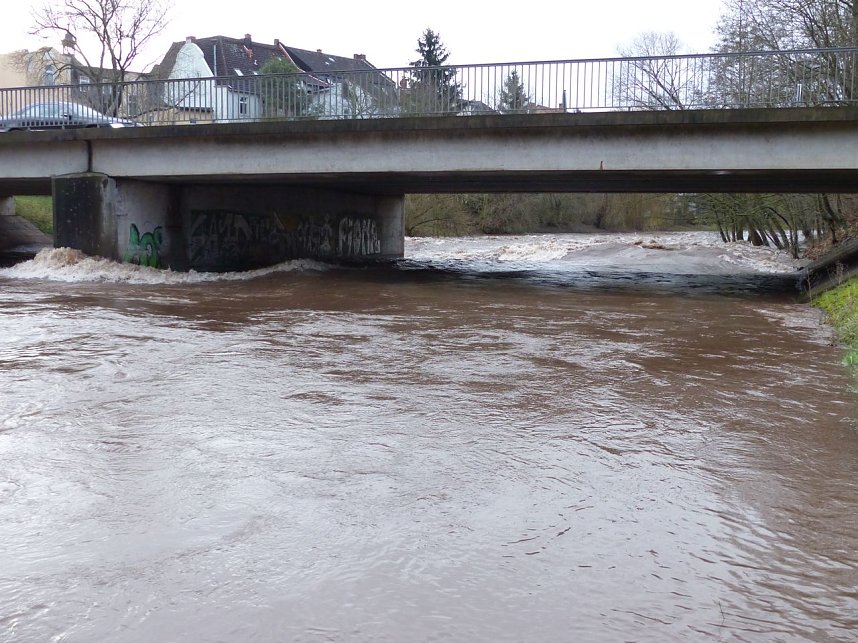 Die Zorge an der Gerhart-Hauptmann-Br&uuml;cke in Nordhausen