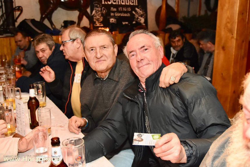 Kartoffelscheibenessen im Pferdestall