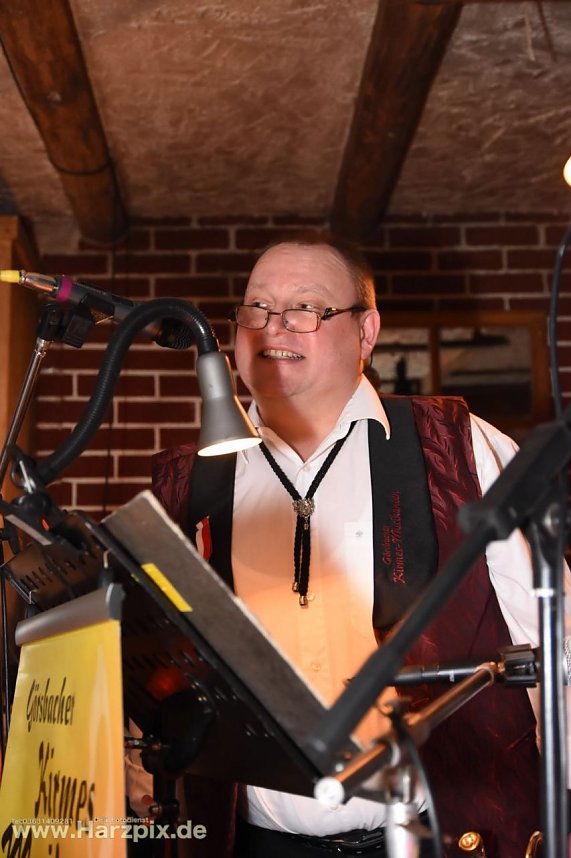 Kartoffelscheibenessen im Pferdestall