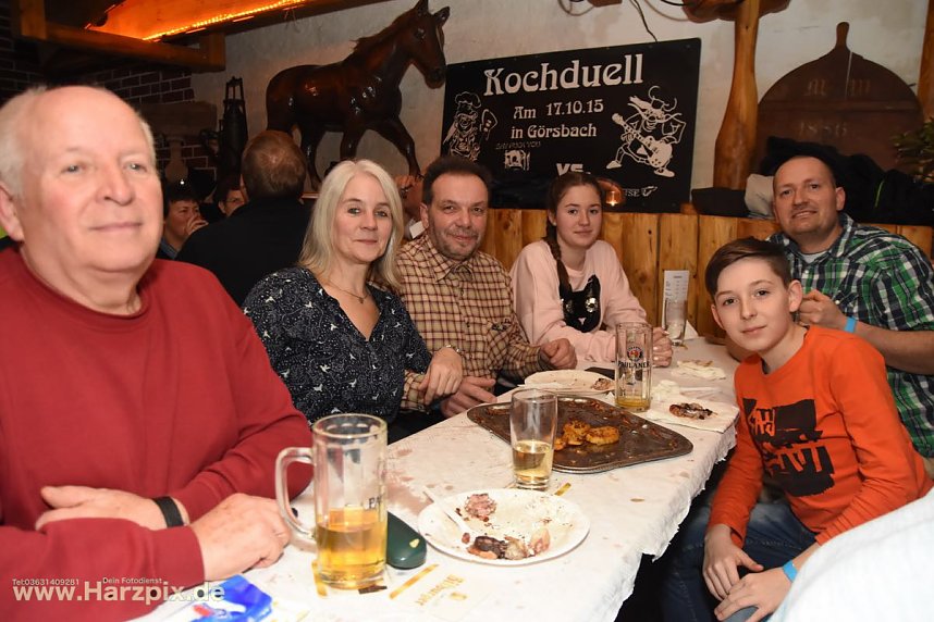 Kartoffelscheibenessen im Pferdestall